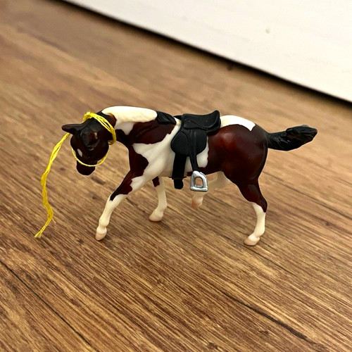 Breyer stablemates pinto model - stablemates,